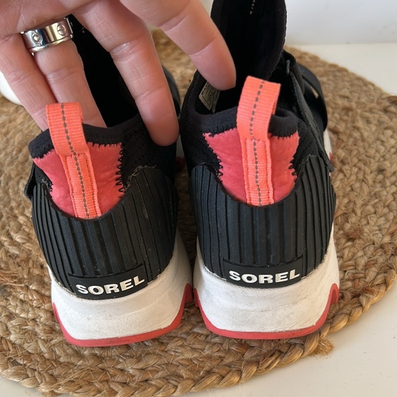 Sorel Kinetic high top water resistant sneakers-size 7-black/white/salmon - Picture 5 of 12